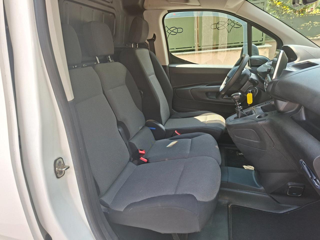 Peugeot PARTNER/ 1.5/EURO 6D-ISC/140000 KM/3 POSTI/2020