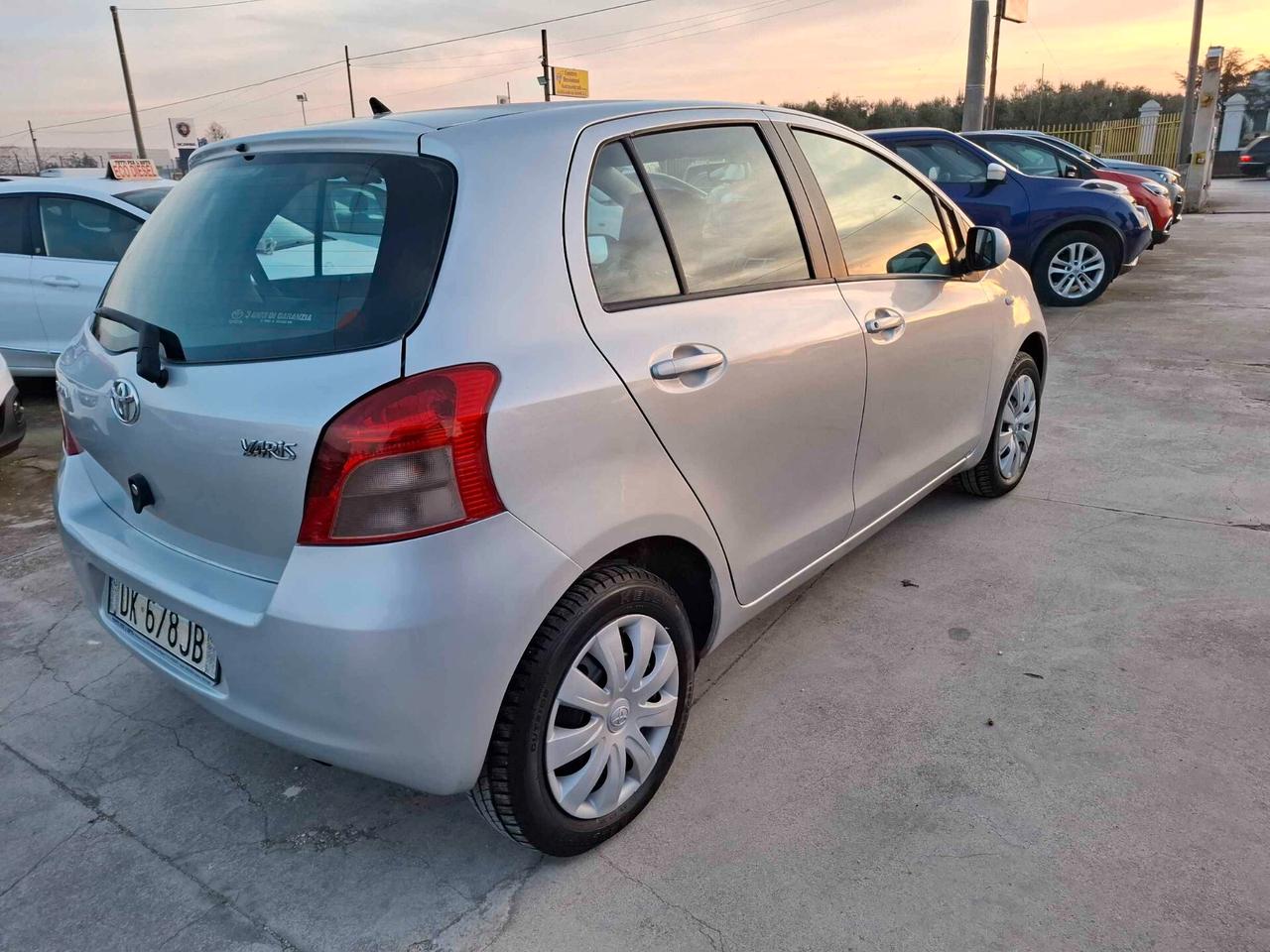 TOYOTA YARIS 1.0 BENZINA 5 PORTE - 2007