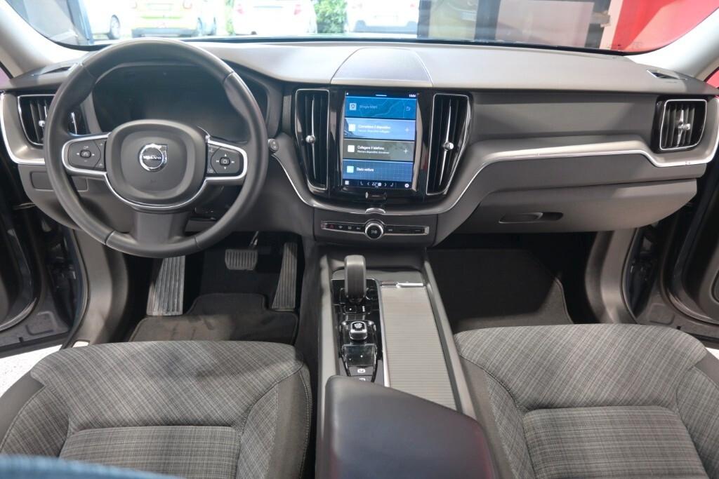 VOLVO XC60 2.0D 197CV B4 (D) AUTOMATIC BUSINESS SPORT ( FARI LED - COCKPIT - CARPLAY - CRUISE - SENSORI POST. - CERCHI 18)