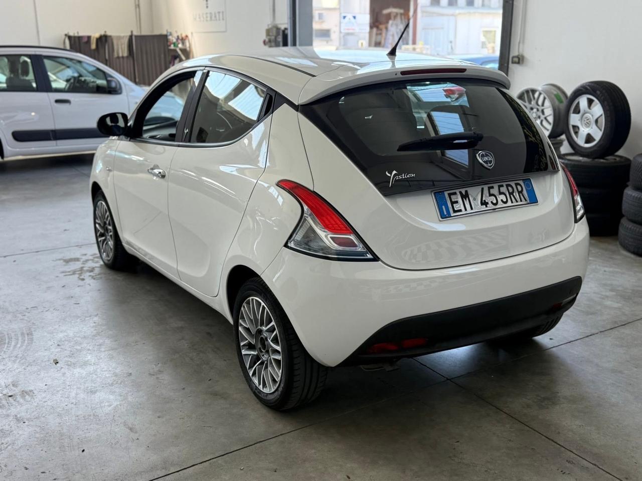 Lancia Ypsilon 1.3 MJT 16V 95 CV 5 OK NEOPATENTATI