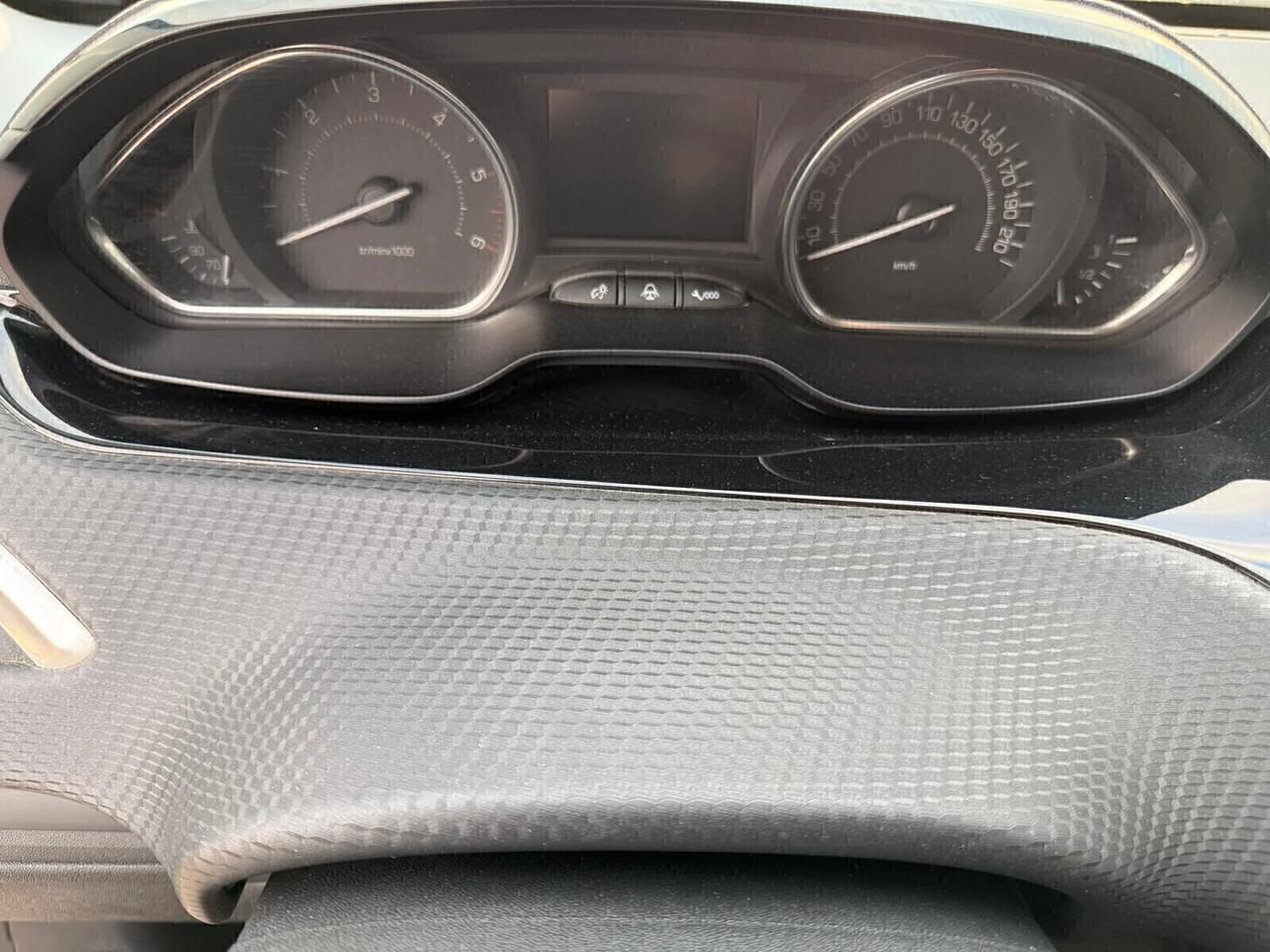 Peugeot 2008 BlueHDi 100 Black Matt