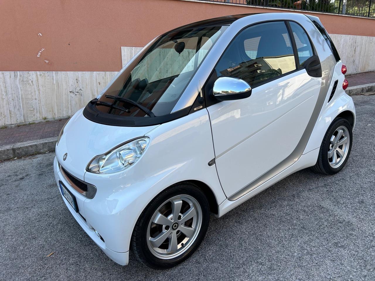 Smart ForTwo 1.0 benz ideale per neopatentati