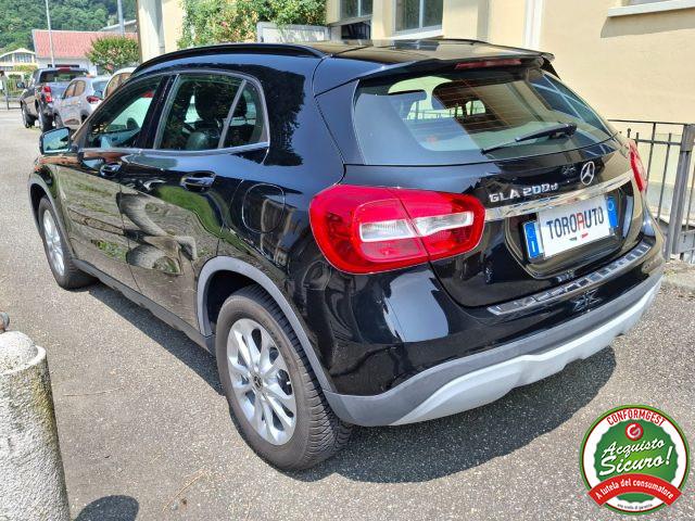 MERCEDES-BENZ GLA 200 d Automatic Business