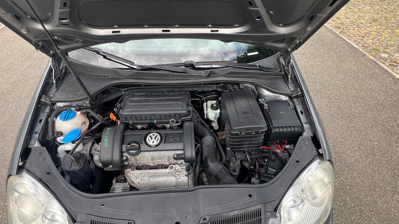 Volkswagen Golf 5 1.4 Benzina Anno 2010 Ideale x NEOPATENTATI