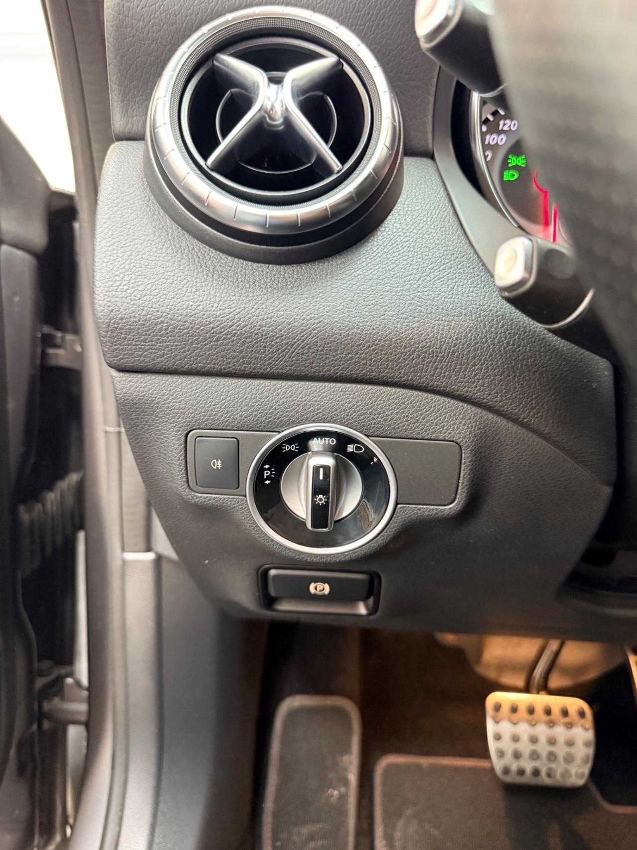 Mercedes-benz CLA 220 d S.W. 4Matic Aut DARK NIGHT Premium 05/2016 EURO 6