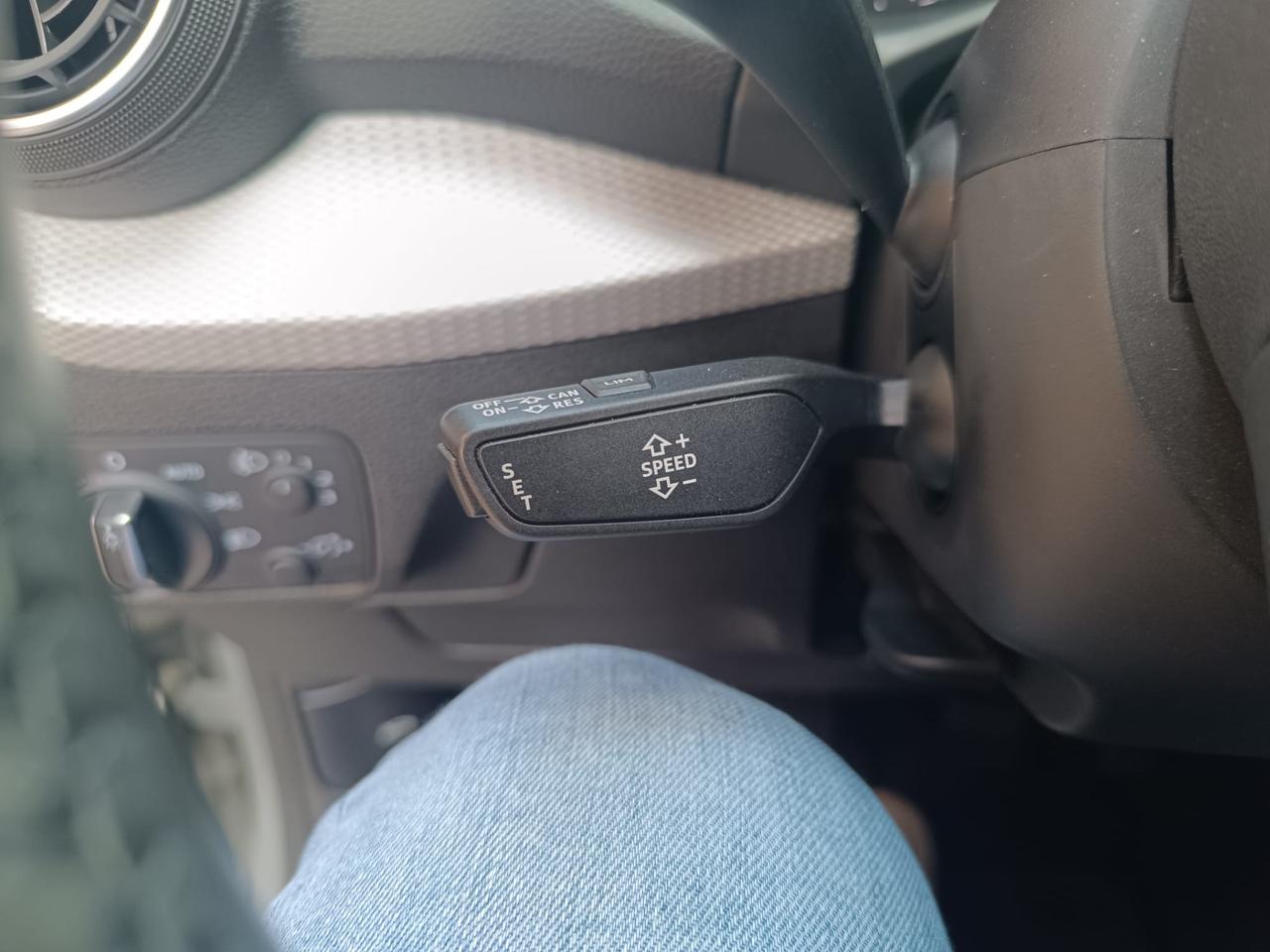 Audi Q2 30 TDI Business