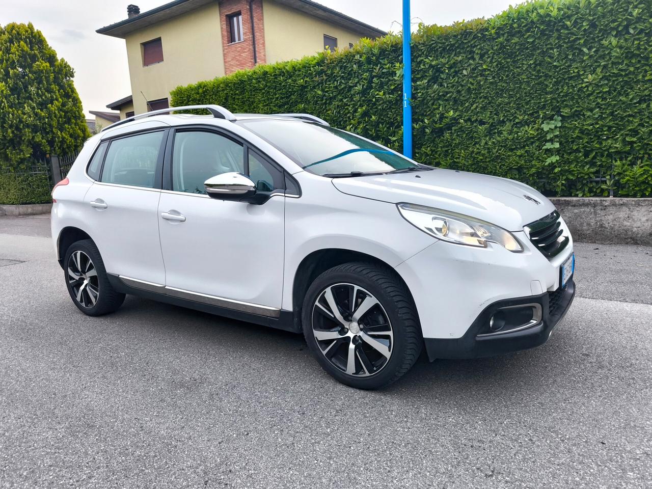 PEUGEOT 2008 1,6 BENZINA VTI-ALLURE