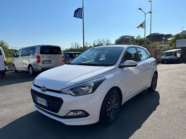 HYUNDAI i20 1.2 84 CV 5 porte Blackline