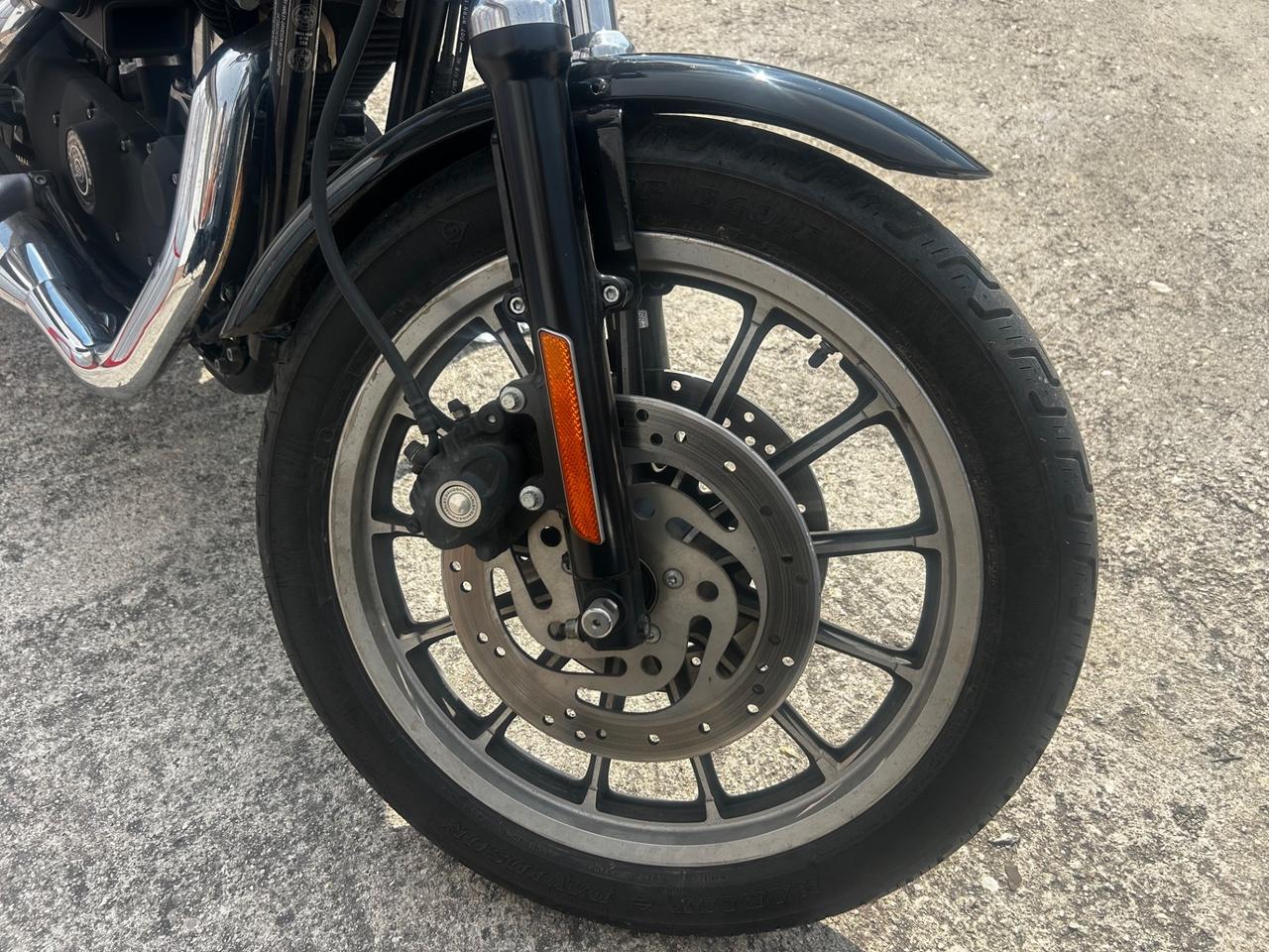 Harley-davidson 883 Sportster R