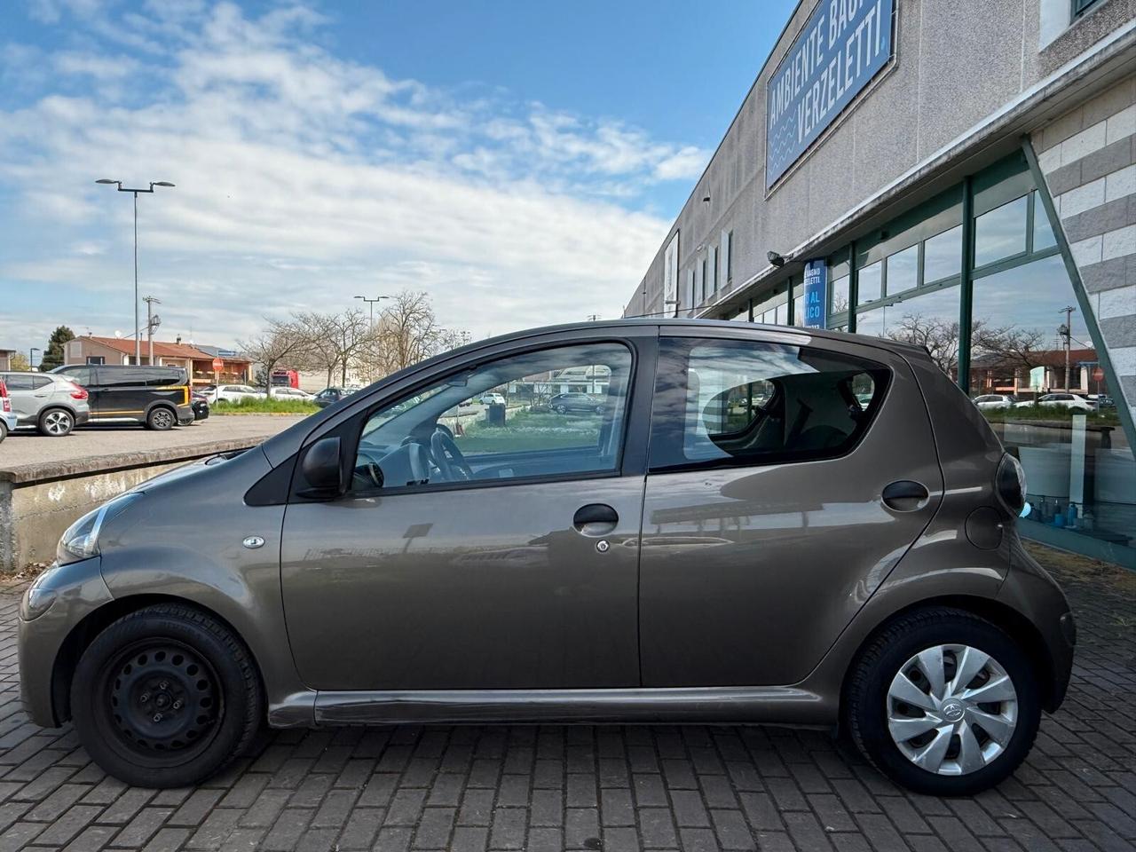 Toyota Aygo 1.0 12V VVT-i 5 porte Active Connect