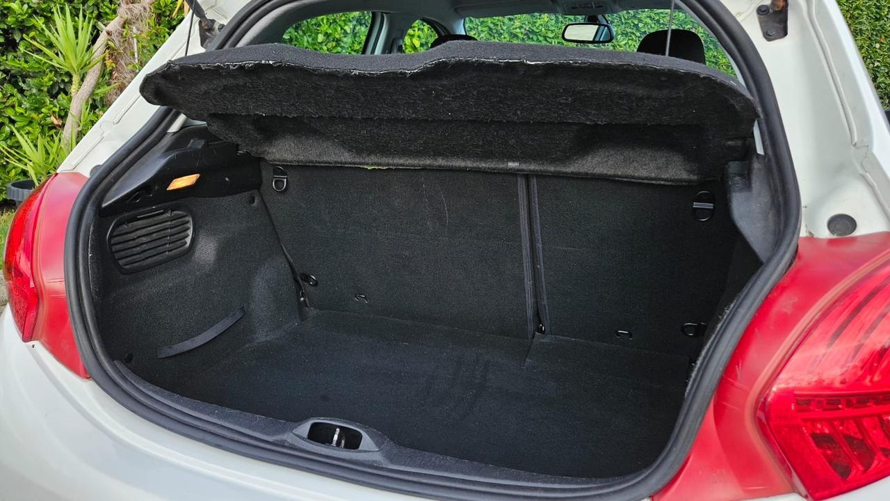 Peugeot 208 1.4 HDi 68 CV Allure EURO5B