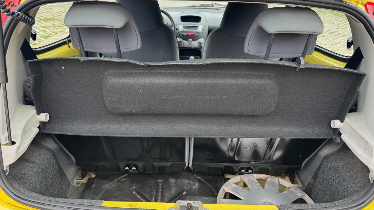 Peugeot 107 5 Porte 107 5p 1.0 12v Sweet Years ok neopatentati