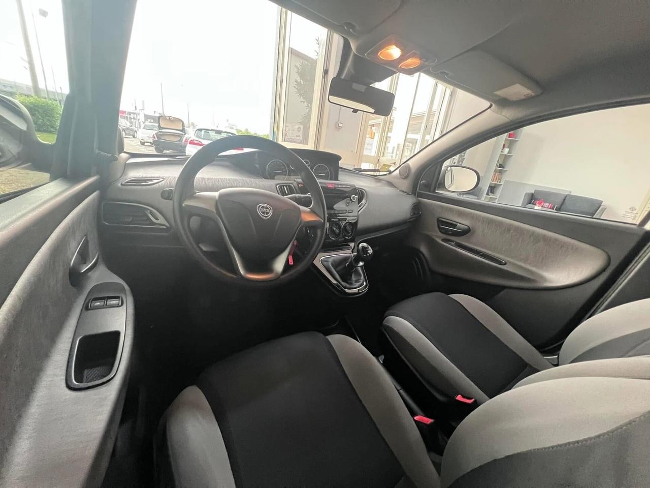 Lancia Ypsilon 1.2 69 CV 5 porte GPL Ecochic Silver