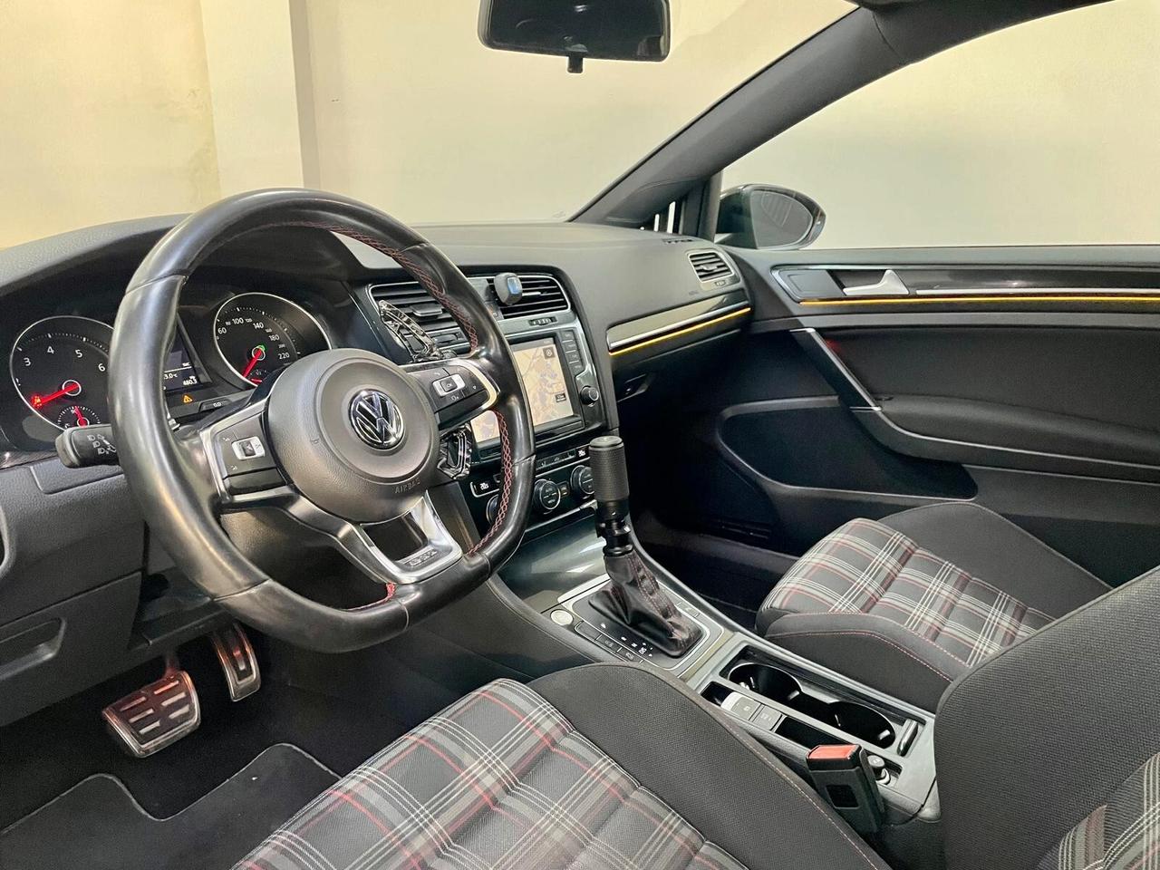 Volkswagen Golf GTI 7 2.0 TFSI DSG