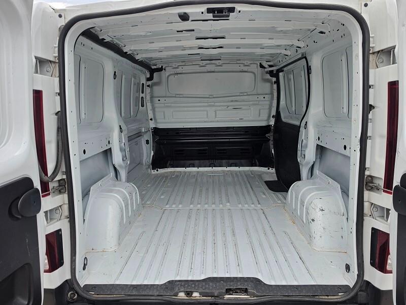 RENAULT Trafic T27 2.0 dCi 150 L1H1 TOUCH 8 CAM 23