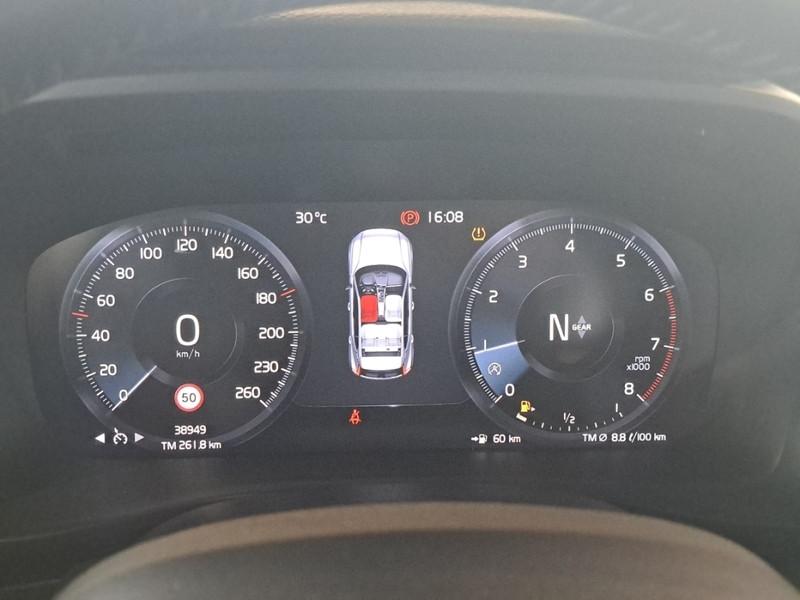 VOLVO XC40 T2 Momentum Core