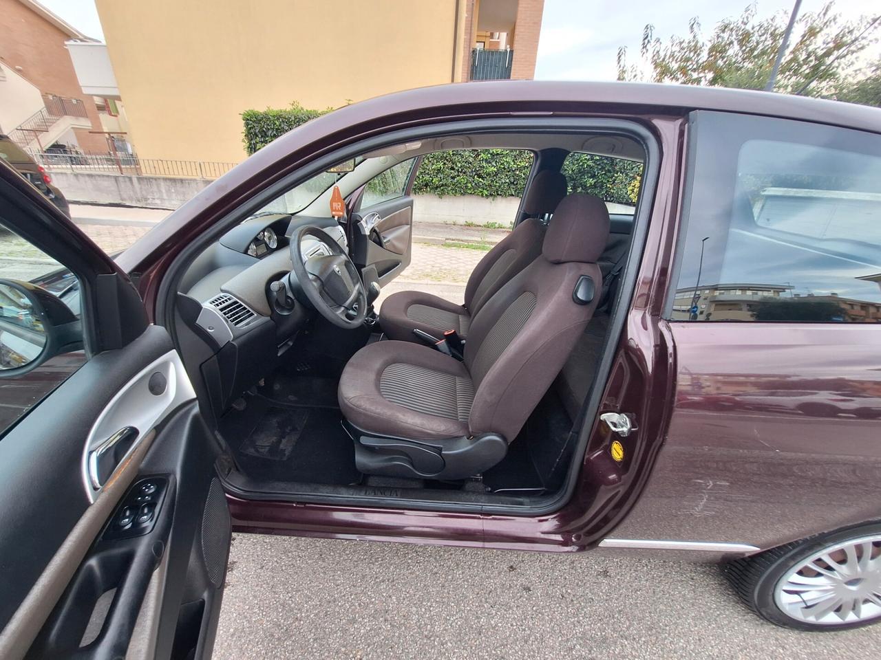 Lancia Ypsilon 1.3 MJT 75 CV Elle NEOPATENTATI UNICOPROPIETARIO