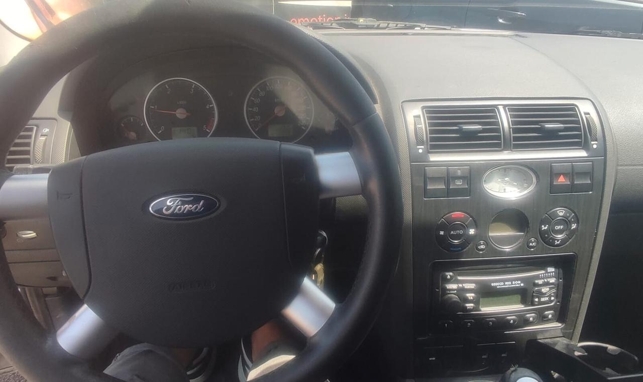 Ford Mondeo 2.0 TDDi cat 4p. Ghia
