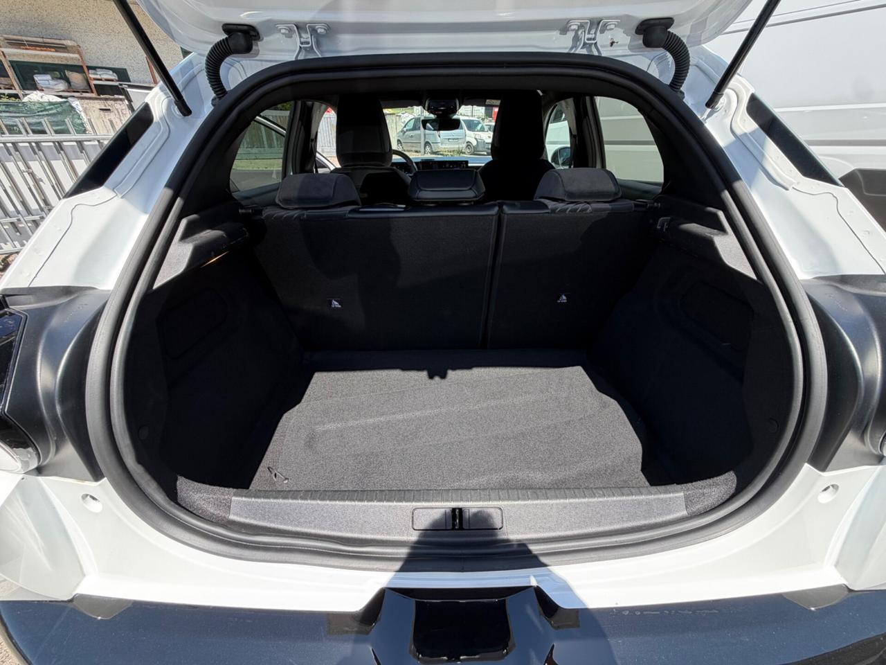 Lancia Ypsilon Hybrid e-DCT LX