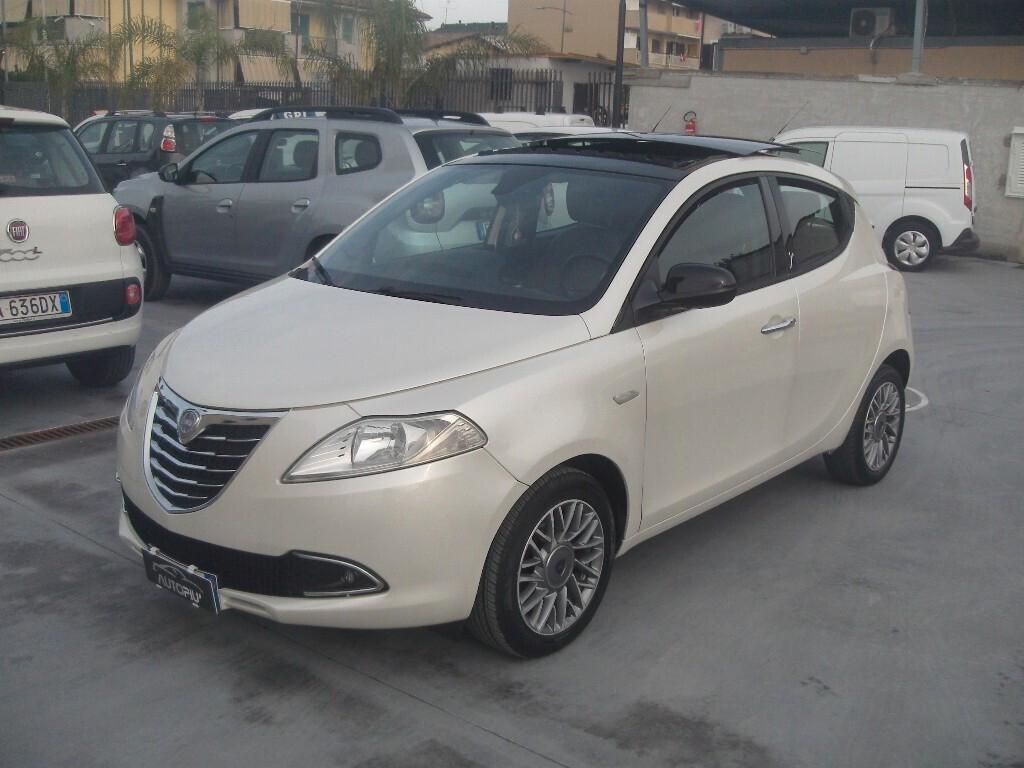 Lancia Ypsilon 1.2 69 CV Platinum + TETTO APRIBILE