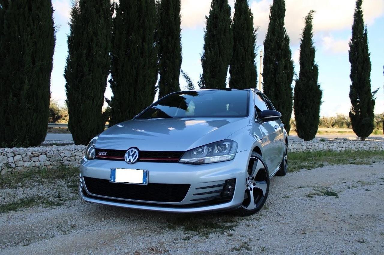 Volkswagen Golf GTI Golf GTI 2.0 TSI DSG 5p. BlueMotion Technology