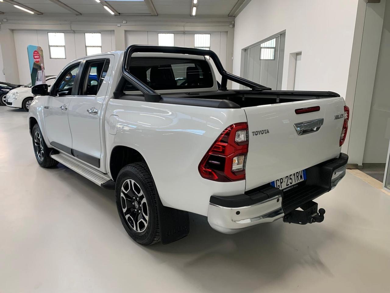 Toyota Hilux 2.8 D A/T 4WD 4 porte Double Cab Executive
