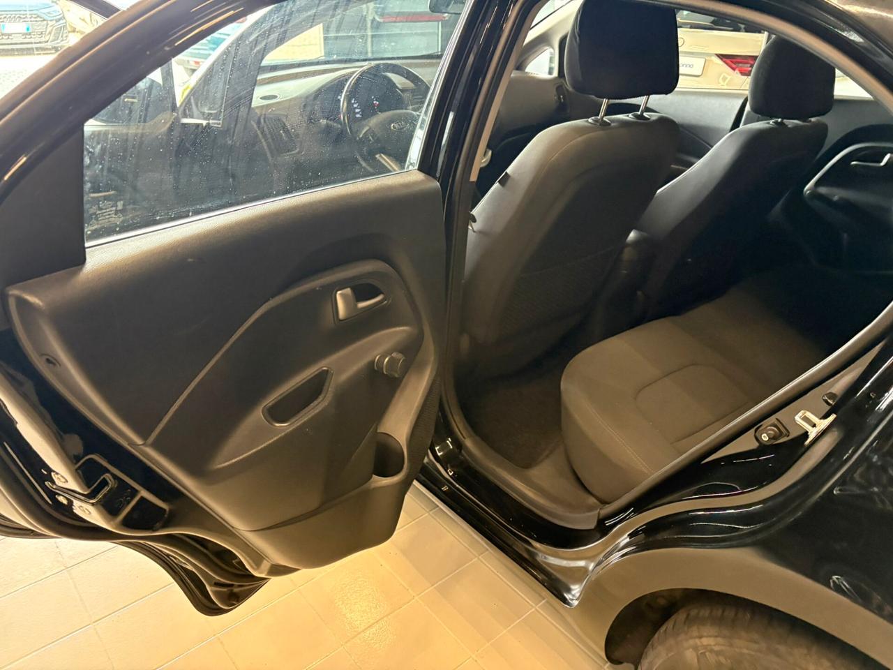 Kia Rio 1.1 CRDi 5p. Cool Neopatentati