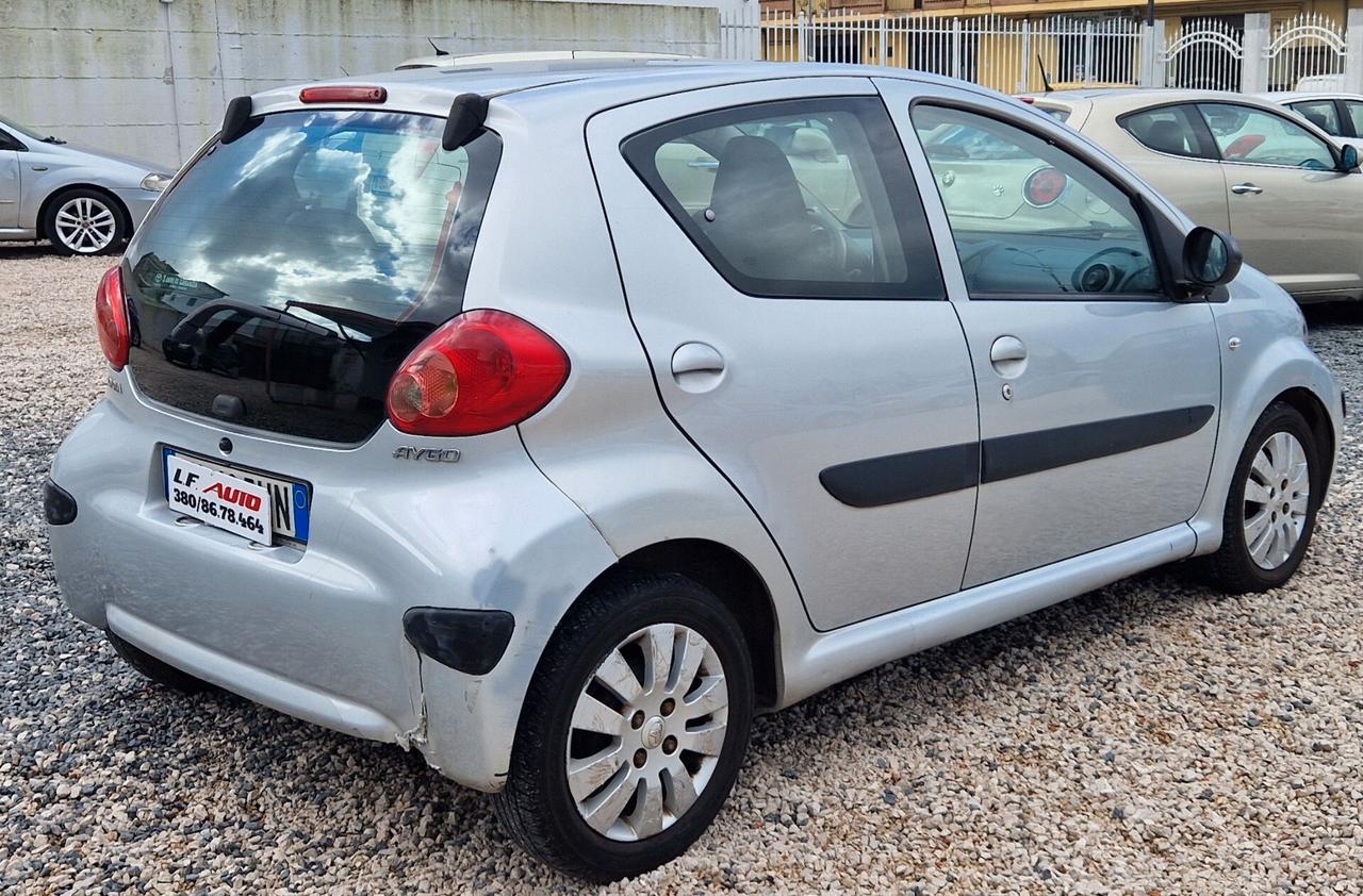 Toyota Aygo 1.4 turbodiesel 5 porte Sol 2009