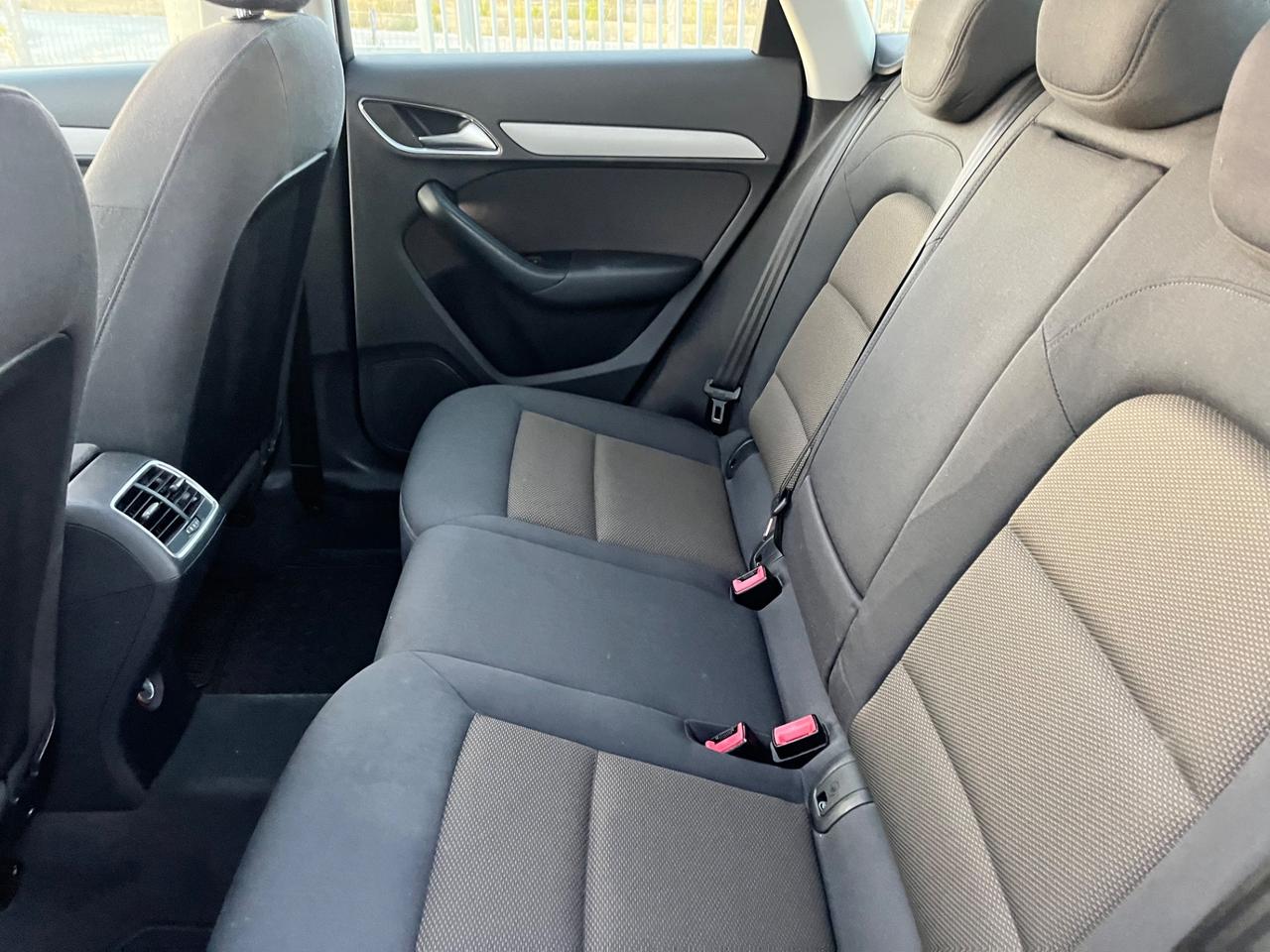 Audi Q3 2.0 TDI S-Line con navigatore uxno tetto apribile