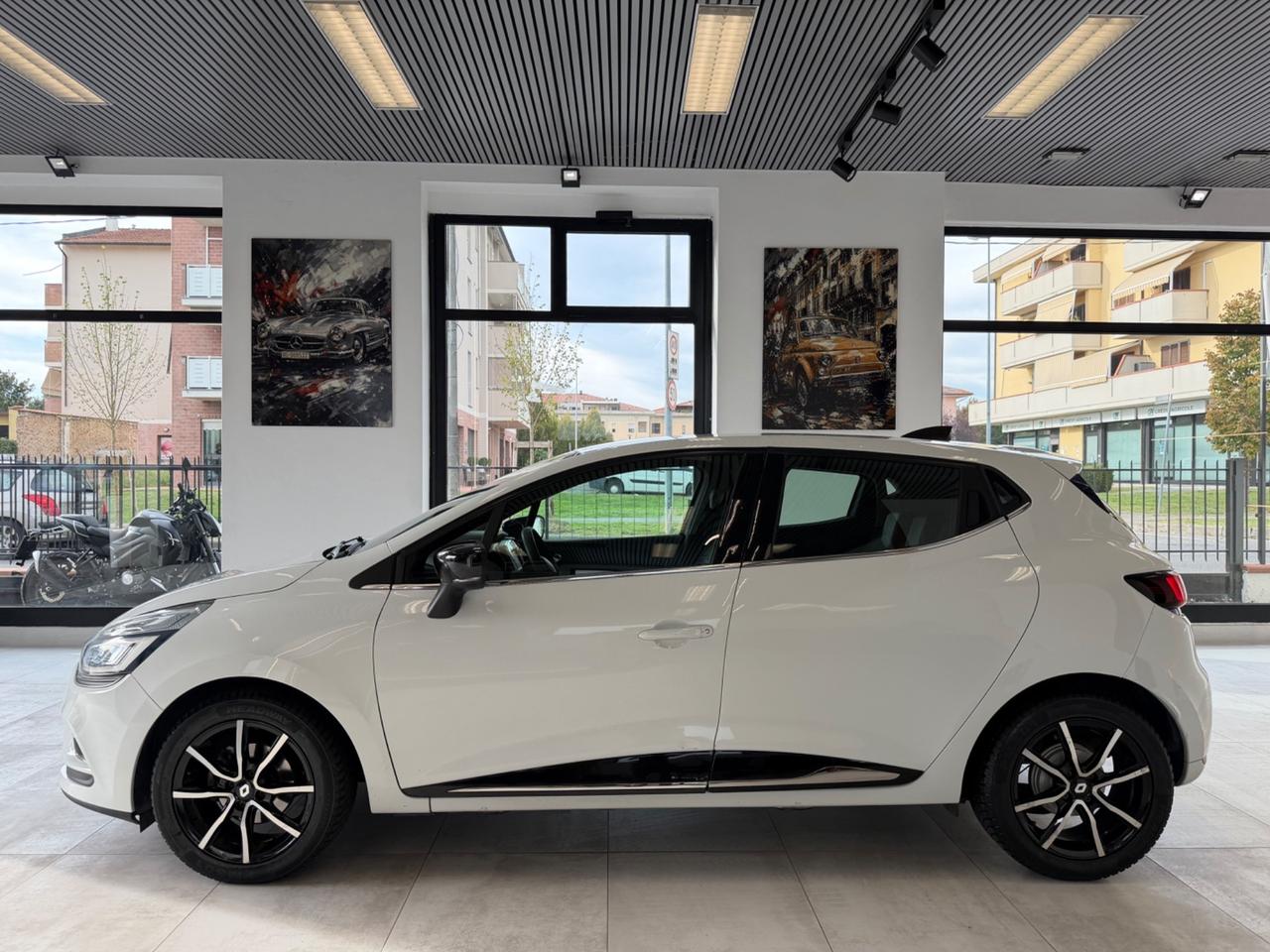 Renault Clio TCe 12V 90 CV 5 porte Moschino Intens
