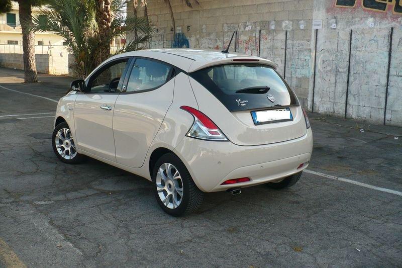 Lancia Ypsilon 1.2 69 CV 5 porte Silver