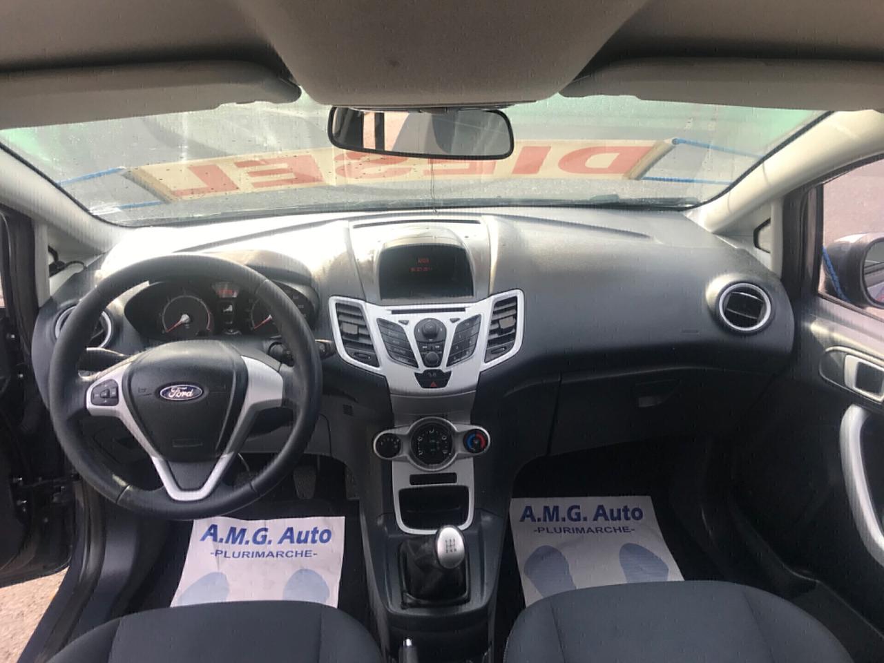 Ford Fiesta 1.4 TDCi 70CV 5 porte Titanium