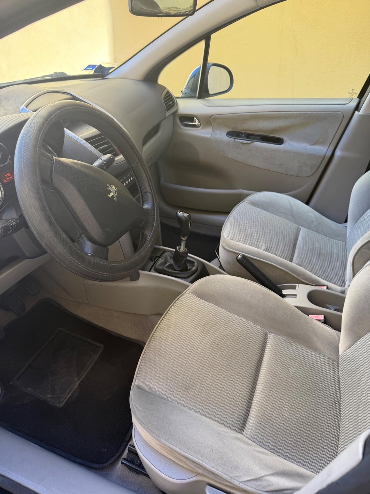 Peugeot 207 1.4 HDi 70CV 5p. ONE Line