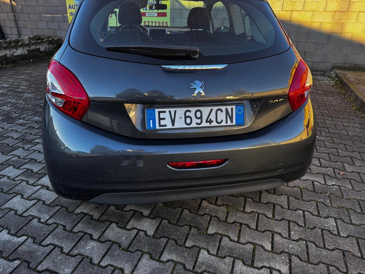 Peugeot 208 1.4 HDi 68 CV 3 porte neopatentati