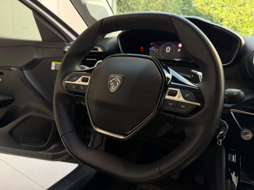 Peugeot 208 Hybrid 110 e-DCS6 Allure da €199,00 mensili