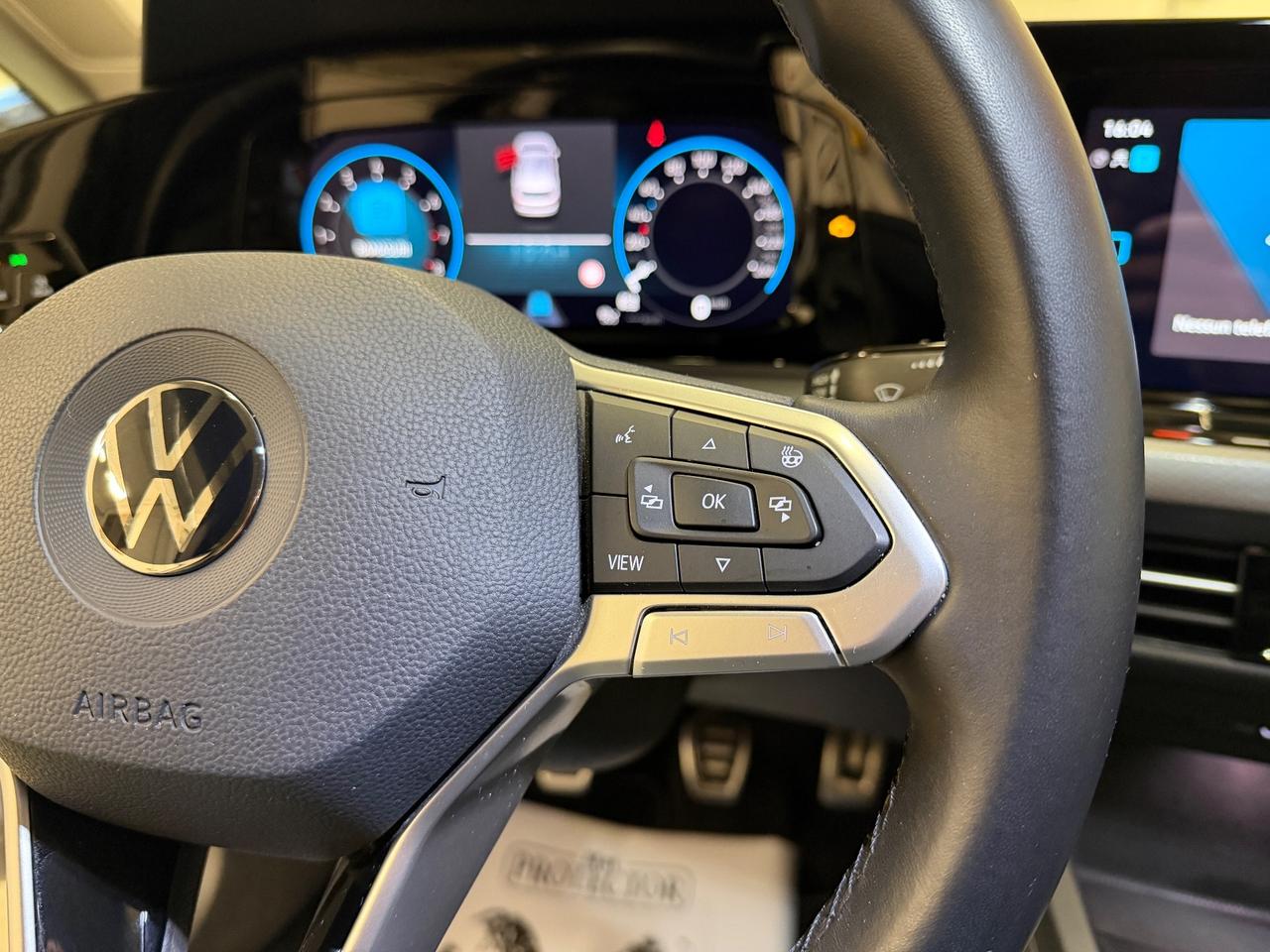 Volkswagen Golf 8 - ACTIVE - FULL OPTIONAL