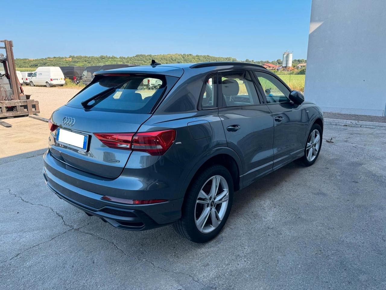 Audi Q3 40 2.0 tdi S line 4X4 s-tronic ALLUVIONATA