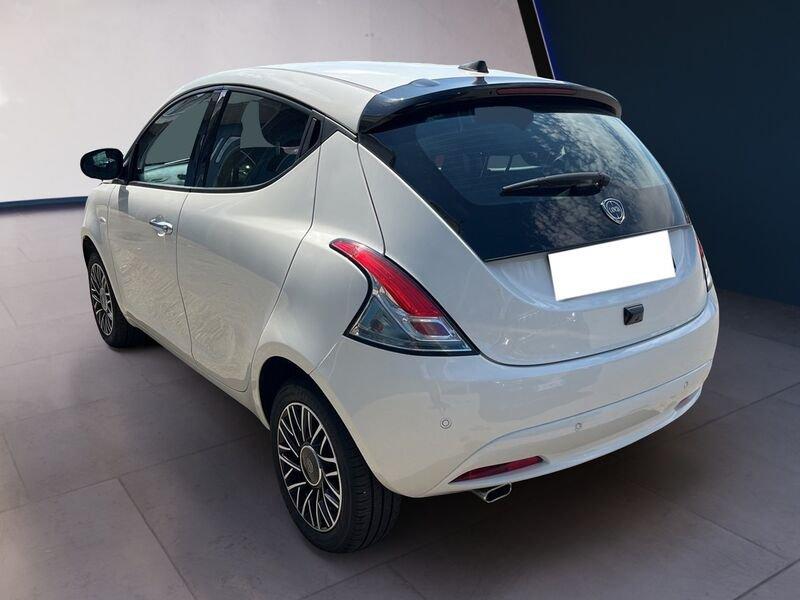 Lancia Ypsilon NUOVA My24 402 Platino 1.0