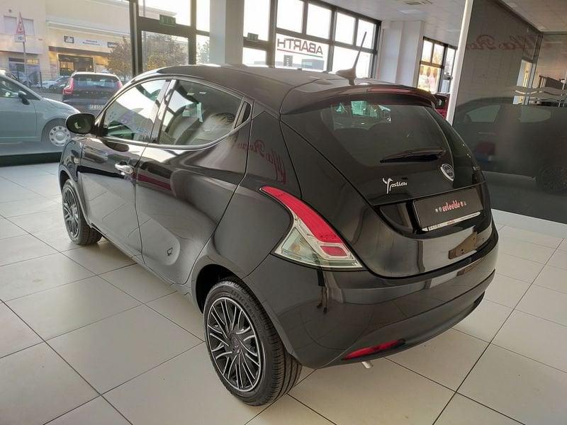 Lancia Ypsilon 1.0 FireFly 5 porte S&S Hybrid Silver Plus