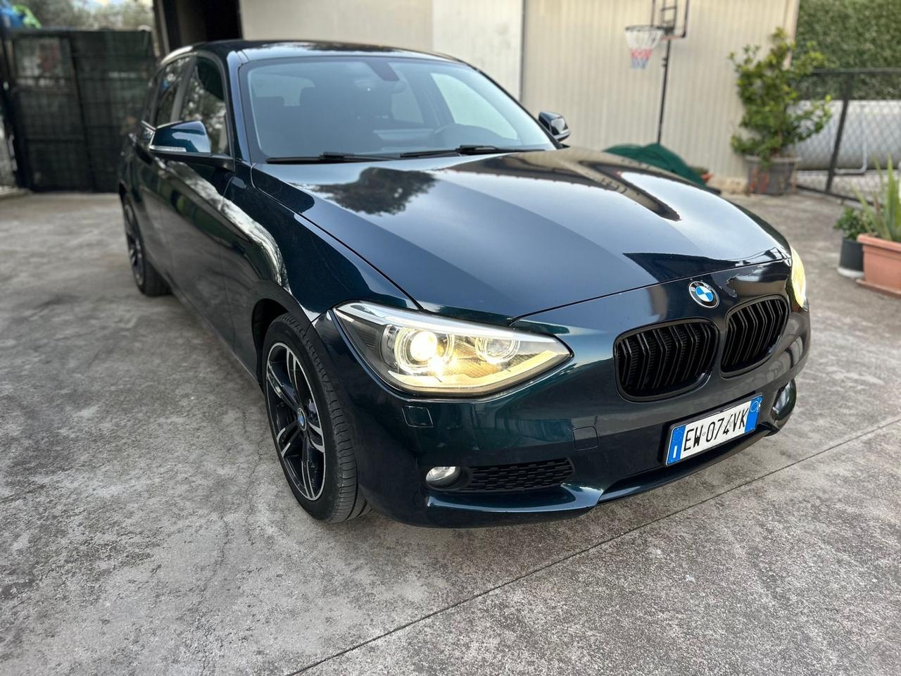Bmw 116 116d 5p. Unique