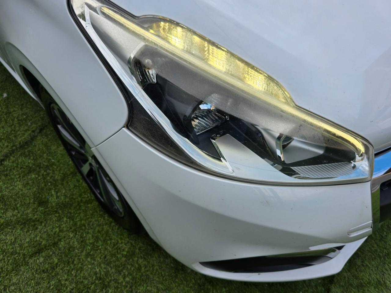 Peugeot 208 1.6HDI 100CV Allure EURO6-2015