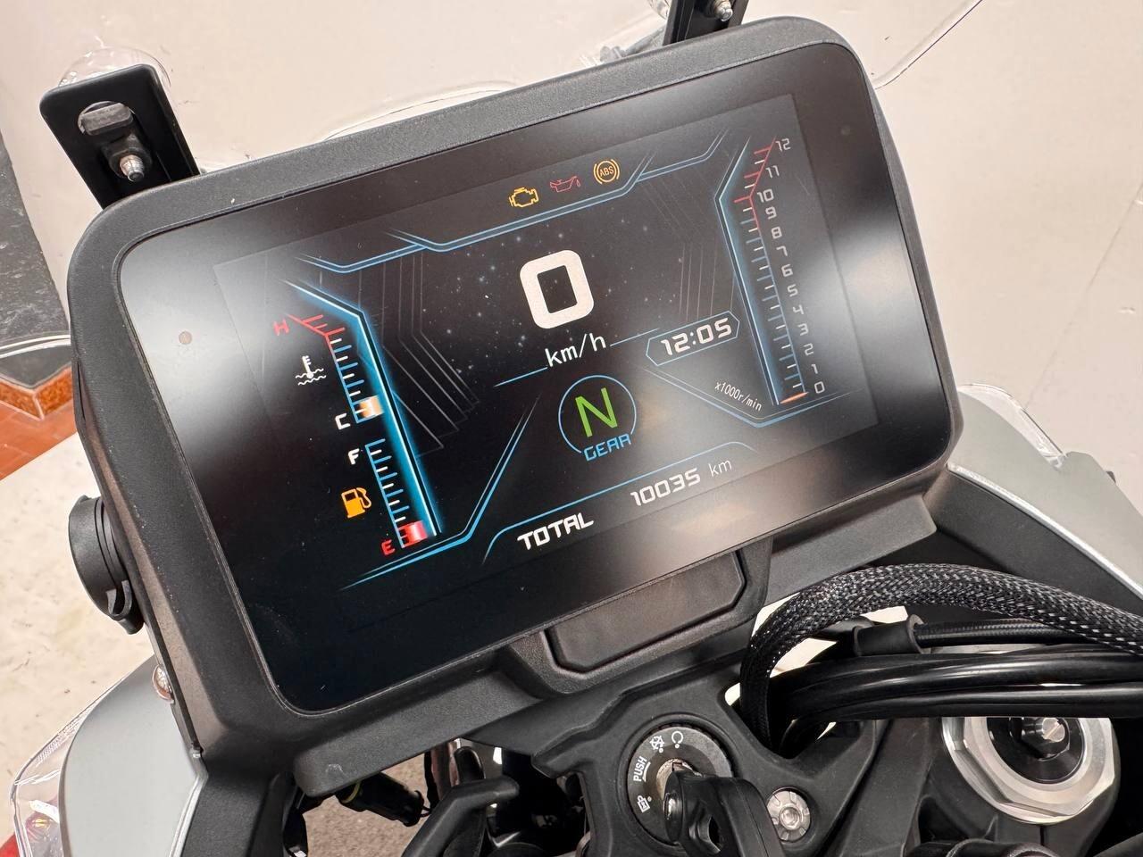 Qj Motor SRT 700 SX TRIS DI VALIGIE IN OMAGGIO