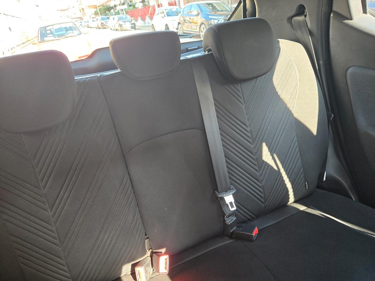 Lancia Ypsilon 1.0 FireFly 5 porte S&S Hybrid Gold