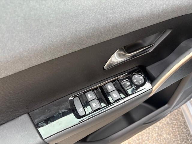 Lancia Ypsilon Hybrid e-DCT LX
