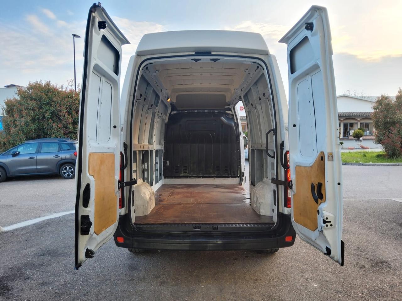 Renault Master T35 2.3 dCi 135