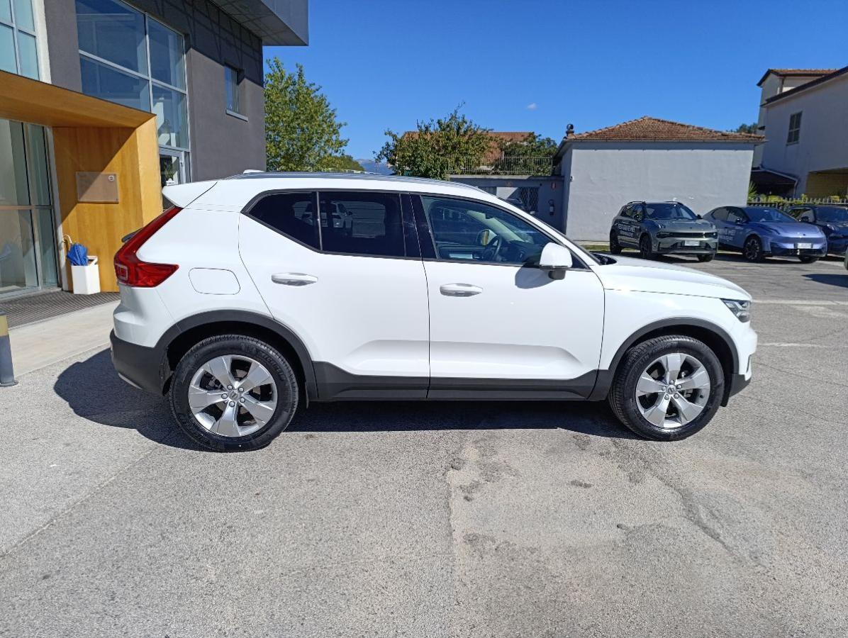 VOLVO - XC40 - T3 Momentum