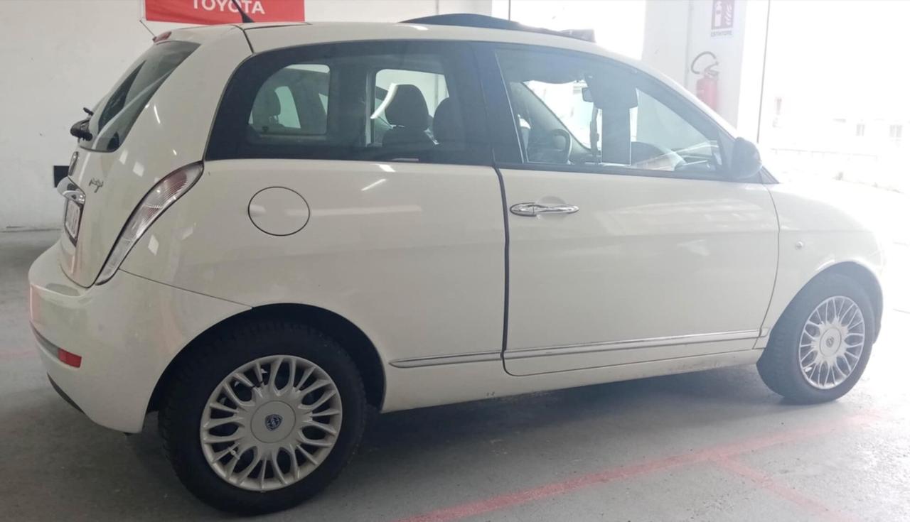 Lancia Ypsilon 1.3 MJT 75 CV Diva