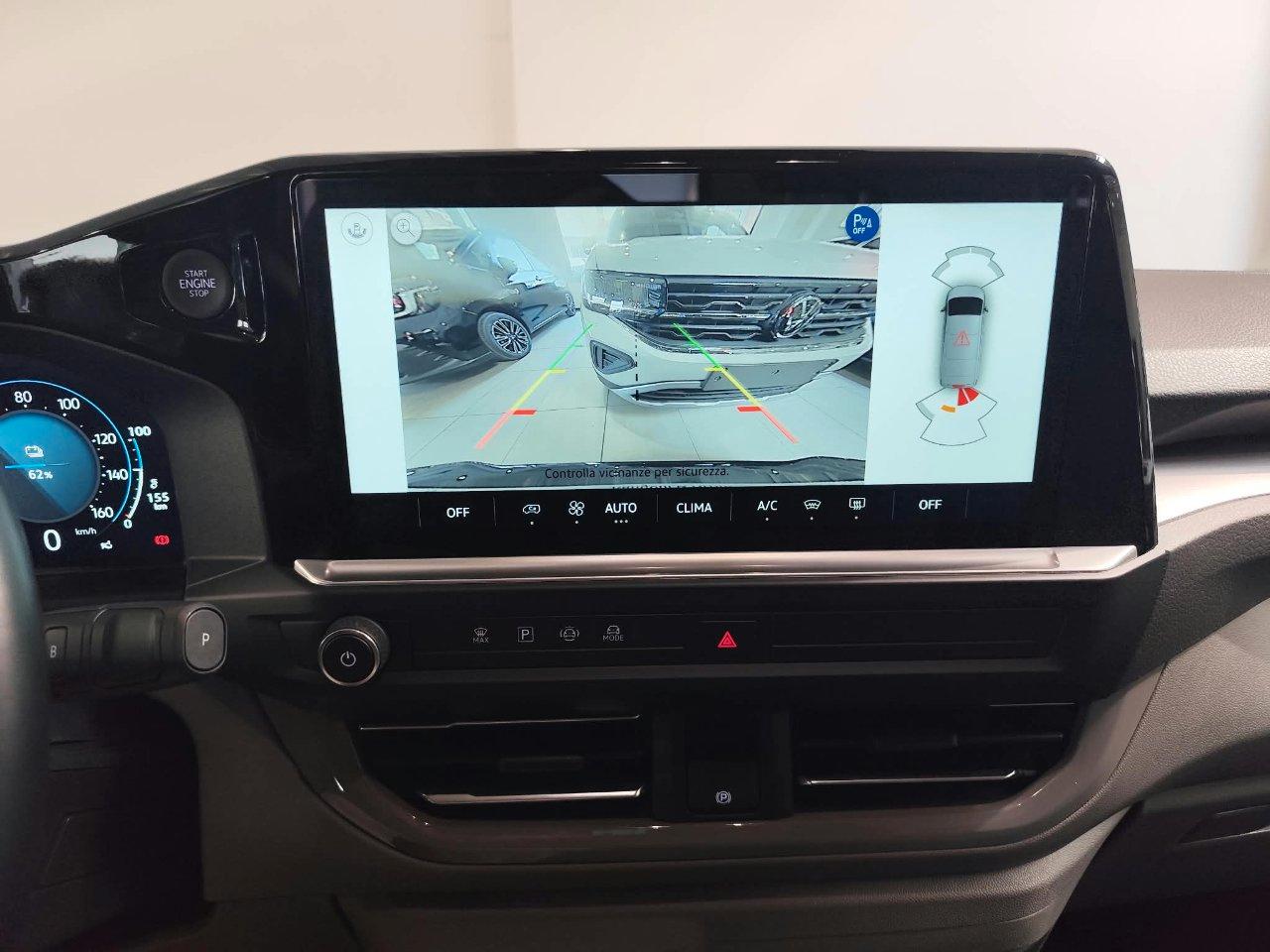 VOLKSWAGEN T7 Caravelle e-Caravelle Window Short Life electric 160kW 340 cv automatic 3100mm