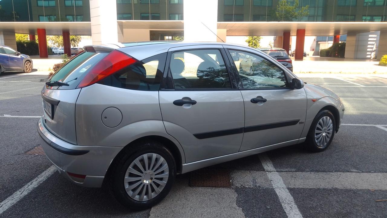 Ford Focus 1.6i 16V cat 5p. Zetec neopatentati