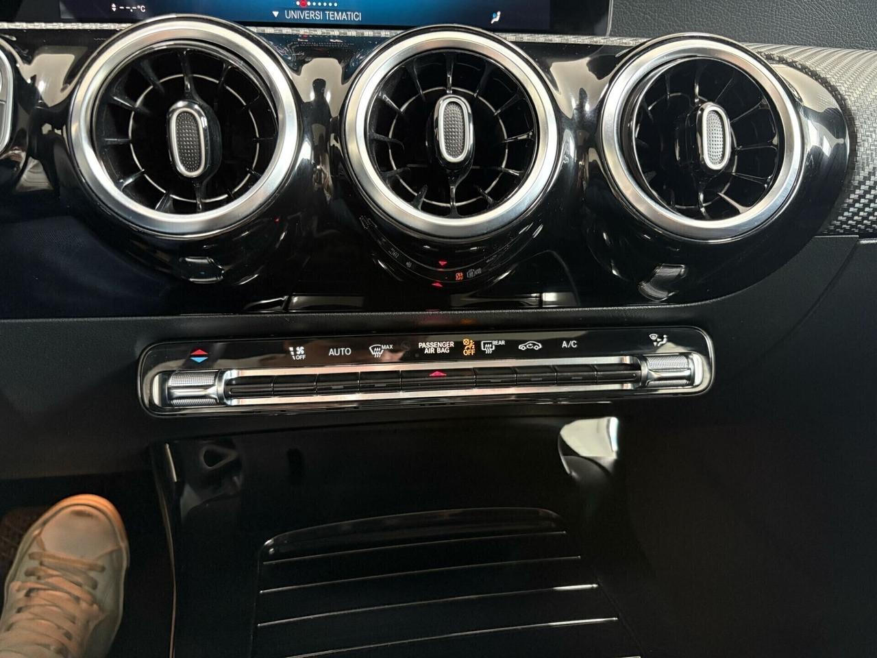 MERCEDES-BENZ CLA 180D SHOOTING BRAKE AUTO TETTO -